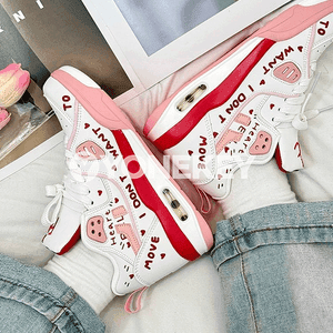 Gyzlar üçin owadan dizaýnda, ykjam sport aýakgaplary.