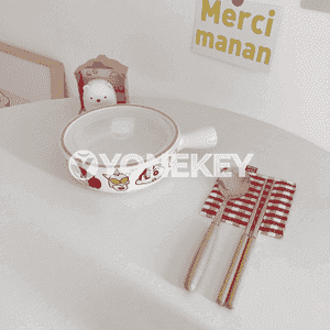Aşhanada ulanmak üçin tabak 