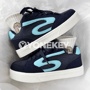 Oglanlar üçin niýetlenilen owadan we ykjam aýakgaplar.