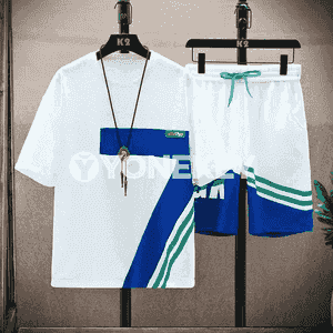 Erkekler üçin niýetlenen komplekt futbolka+şortik.