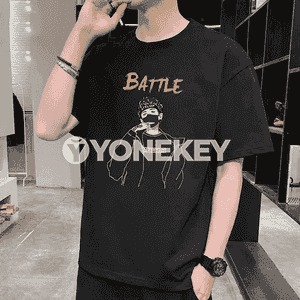 Oglanlar üçin futbolka.
