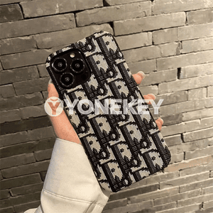 iPhone modelli telefonlar üçin täze dizaýnly owadan çehollar.