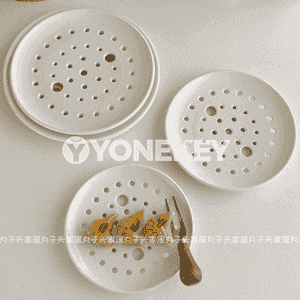 Aşhanada ulanmak üçin plastmas tarelka 