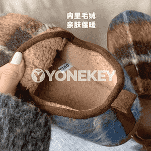 Gyzlaryň birkenstock aýakgaplary.
