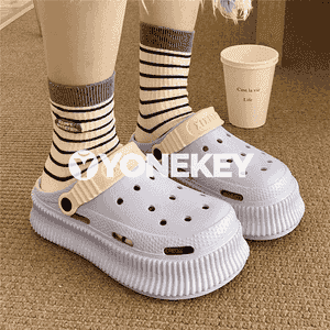 Zenanlar üçin niýetlenen arkasy açyk şypbyklar