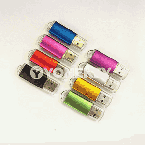 USB metal fleşka.
