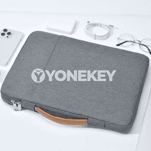 Notebook kompýuterleri salmak üçin owadan görnüşli sumkalar.