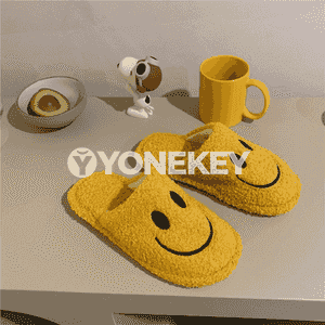Gyzlar üçin niýetlenen öňi ýapyk şypbyk.