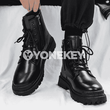 Erkekler üçin niýetlenen moda iňlis stilindaki, owadan deri aýakgaplar.