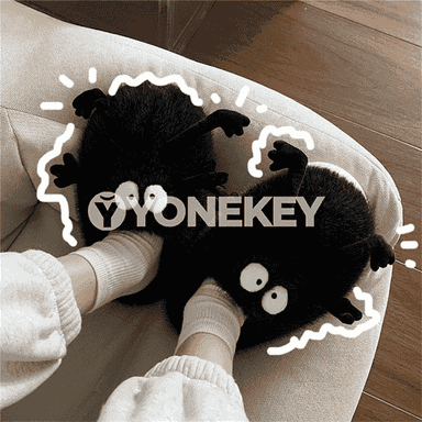 Oglanlaryň tüýlüje stiker öý aýakgaplary.