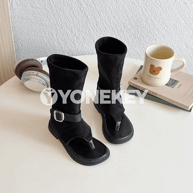Gyzlar üçin niýetlenen täze dizaýnly owadan basanoşkalar.