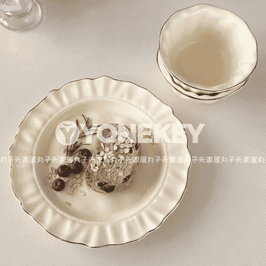 Aşhanada ulanmak owadan tarelka 