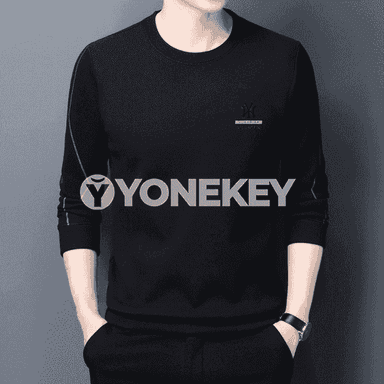 Oglanlar üçin niýetlenen owadan futbolka