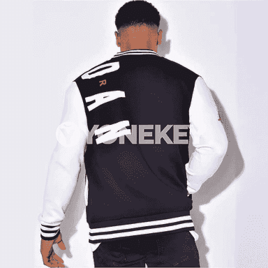 Erkekler üçin niýetlenen owadan moda penjek.