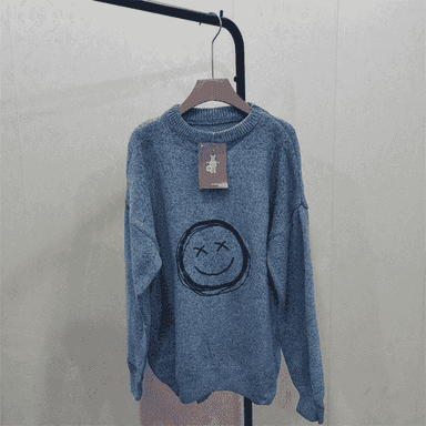 Oglanlar üçin niýetlenen moda switer.