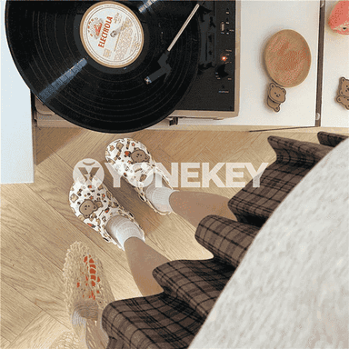 Gyz-gelinler üçin niýetlenen arkasy açyk şypbyklar
