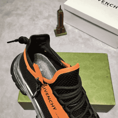 GIVENCHY brendli erkekler üçin krasowka. 