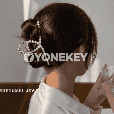 Özüne çekiji şekilli we owadan reňkli gysgyçlar