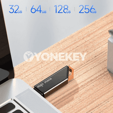 USB fleşka.
