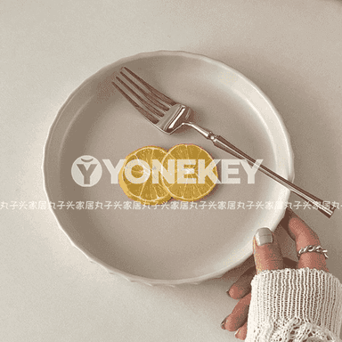 Koreý stilindäki tarelka 