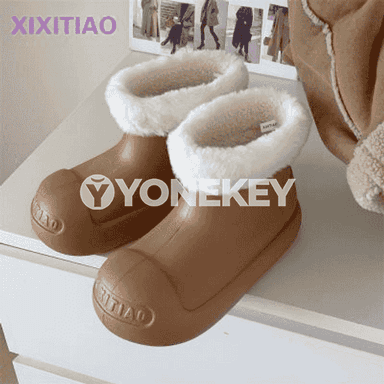 Gyzlar üçin niýetlenen gyş aýakgaplary.
