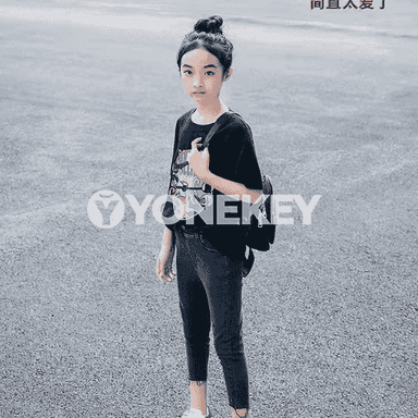 Gyzjagazlara niýetlenen sadalygy bilen özine çekiji krasowkalar.