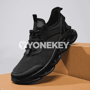 Erkekler üçin niýetlenen owadan moda sport aýakgaplary.