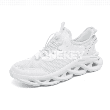 Erkekler üçin niýetlenen owadan moda sport aýakgaplary.