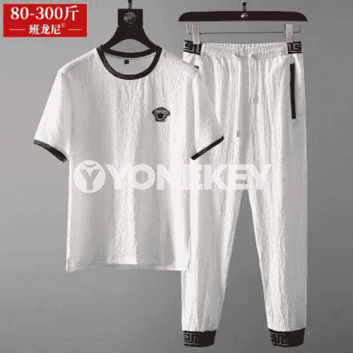 Erkekler üçin komplekt futbolka+forma