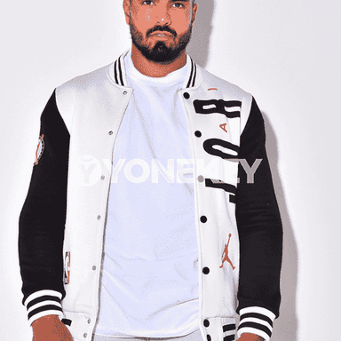 Erkekler üçin niýetlenen owadan moda penjek.