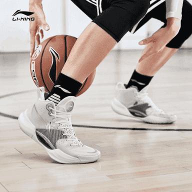 Erkekler üçin basketbol krasowkasy.
