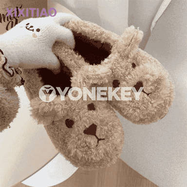 Gyzlar üçin niýetlenen gyş öý aýakgap.