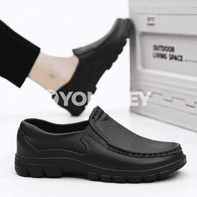 Erkekler üçin niýetlenen rahat moda iş aýakgaplary.