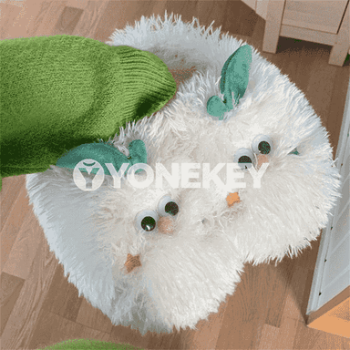 Gyzlar üçin niýetlenen gyş öý aýakgap.