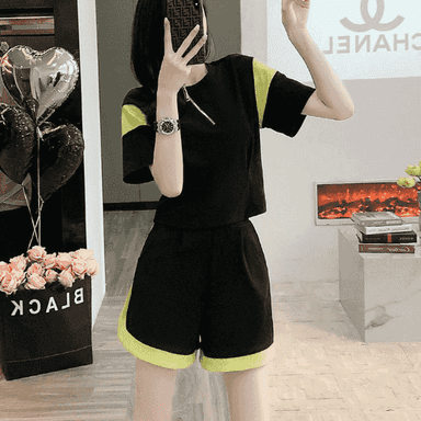 Gyzlar üçin niýetlenen komplekt  futbolka+şortik
