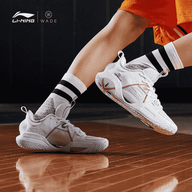 Erkekler üçin basketbol krasowka.