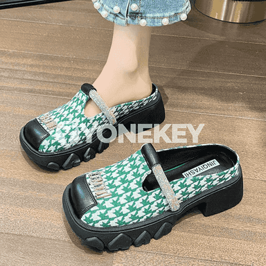 Gyzlar üçin niýetlenen öňi ýapyk şypbyk 