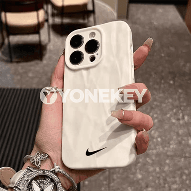 Apple modelli telefonlar üçin niýetlenen täze dizaýnly owadan çehollar.