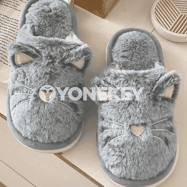 Gyzlar üçin niýetlenen aýakgap.