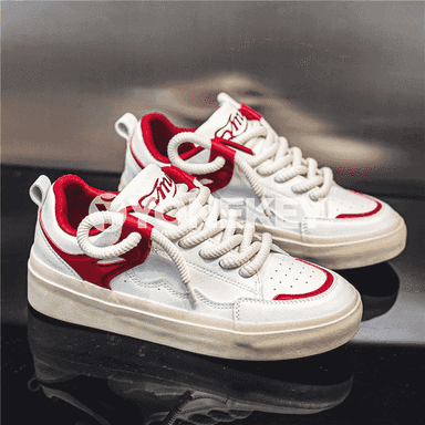 Oglanlar üçin niýetlenen sport aýakgap