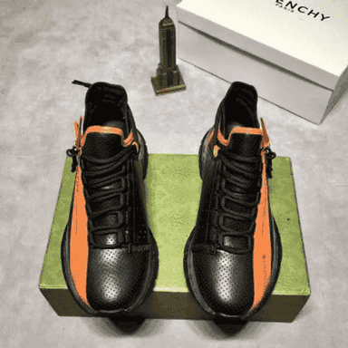 GIVENCHY brendli erkekler üçin krasowka. 