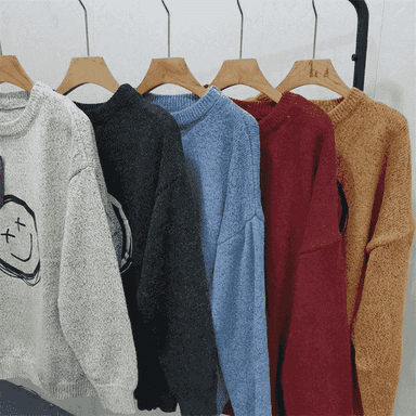 Oglanlar üçin niýetlenen moda switer.