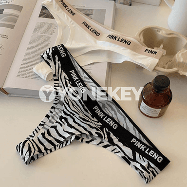 Aýallar üçin niýetlenilen owadan dizaýnda içki eşikler.