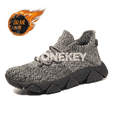 Erkekler üçin niýetlenen owadan, moda sport aýakgaplary.