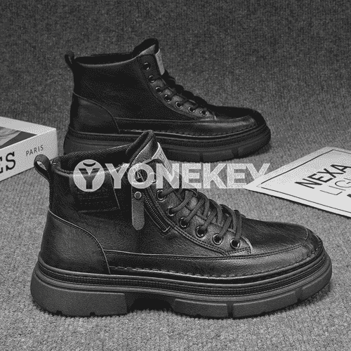 Erkekler üçin niýetlenen rahat, iş krasowkalar.