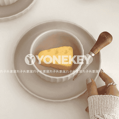 Koreý stilindäki tarelka 