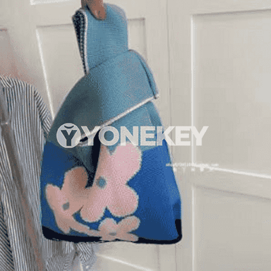 Aýallar üçin trikota bag sumkalar
