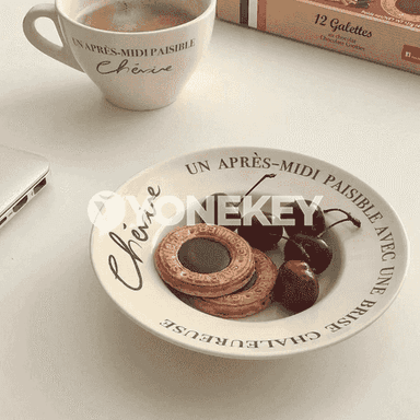 Keramika bokal we tarelka