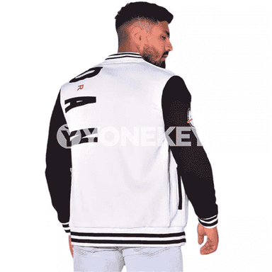 Erkekler üçin niýetlenen owadan moda penjek.