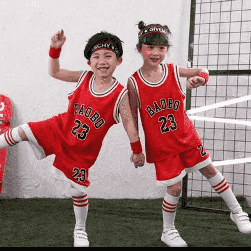 Çagalar üçin niýetlenen 1 bölek komplekt sport eşikleri